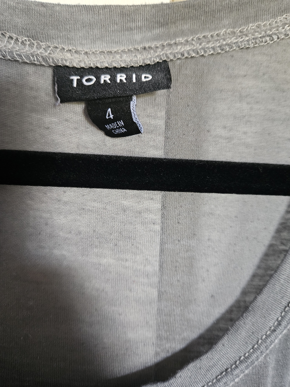 torrid Gray Skull & Rose Tie-Hem Tunic Top - Picture 3 of 4